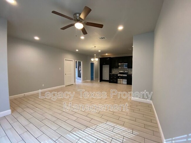 Photo - 301 E Willingham St