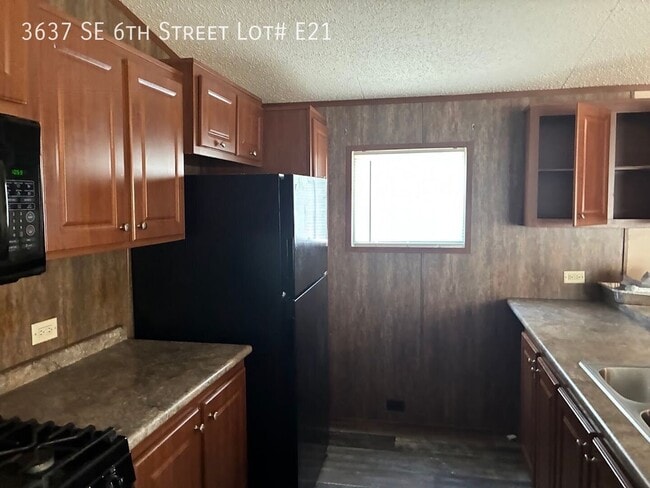 Photo - 3637 SE 6th St