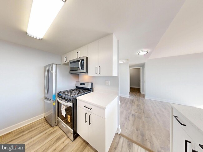 Photo - 4600 Duke St Unit 600