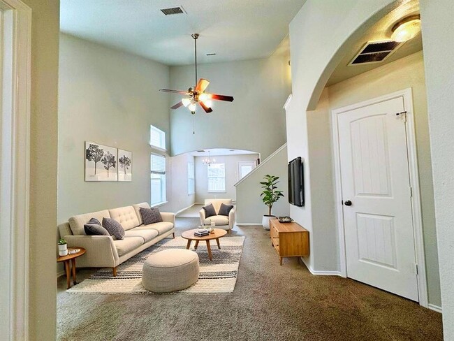 Building Photo - 716 Alamo Plaza Dr