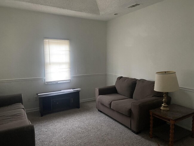 Photo - 558 Cleveland St