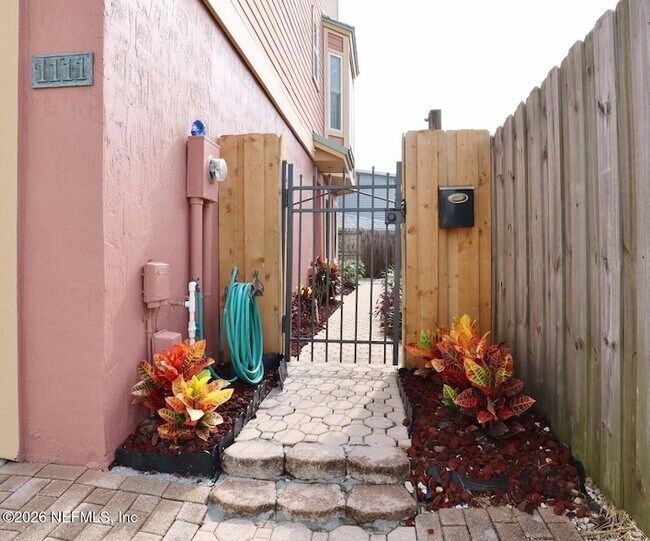 Photo - 1111 1st St N