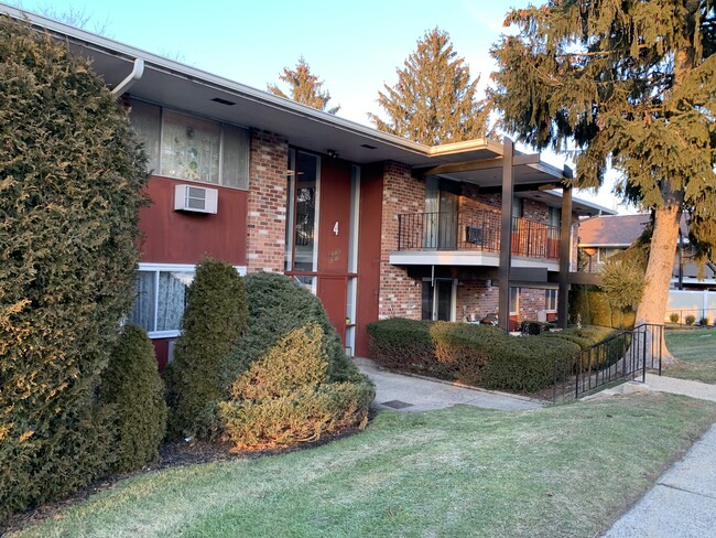 Photo - 418 Old Country Rd Condo Unit 418