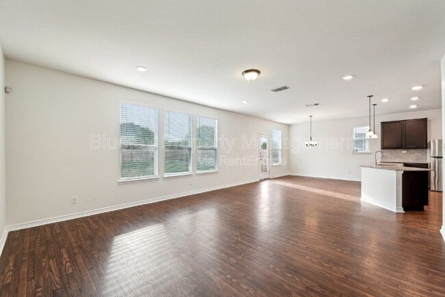 Photo - 3306 Putnam Fields