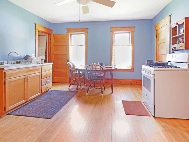 Photo - 1182 Woodbridge ST N