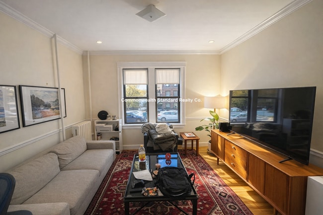 Building Photo - 76 Quint Ave Unit 3