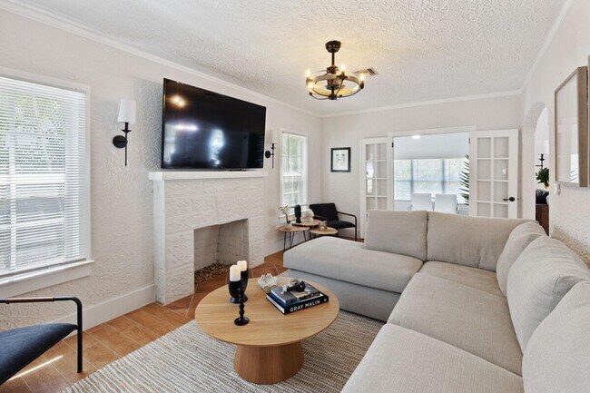 Photo - 209 Lytton Ct
