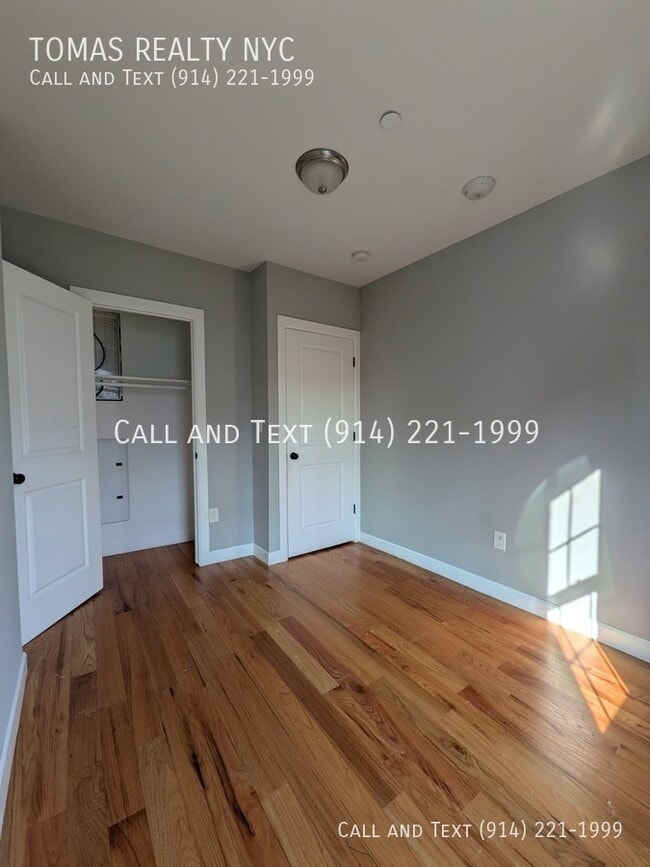 Photo - 776 E 233rd St