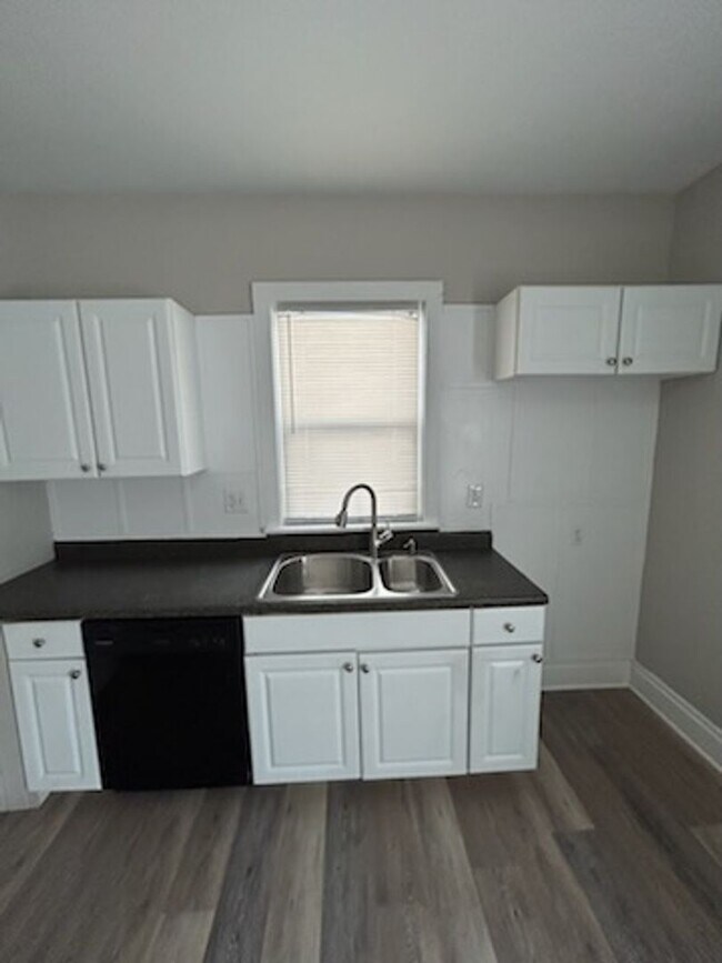 Photo - 1378-1380 Hamlet (Park) Unit 1378 Hamlet