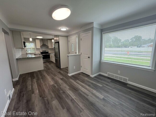 Photo - 2061 Inkster Rd