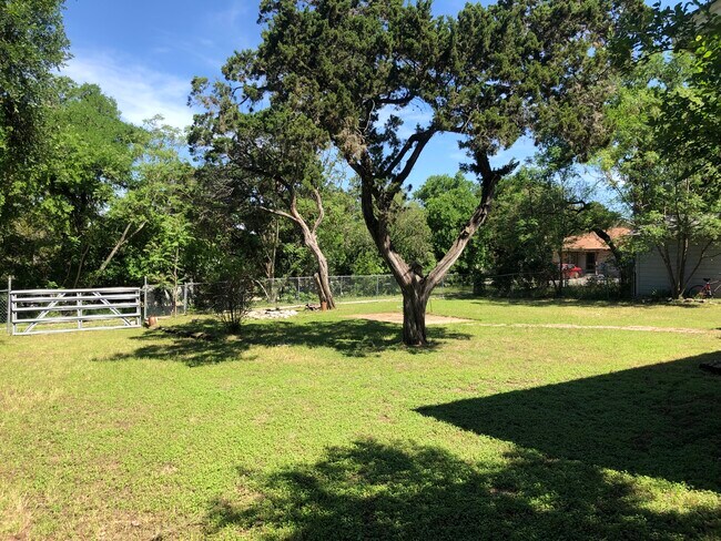 Photo - 1002 Hazelton St