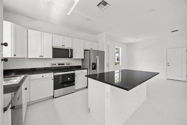 Photo - 4520 Longwood Lk Sq