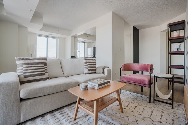 Photo - 4650 Washington Blvd Unidad FL7-ID8805A