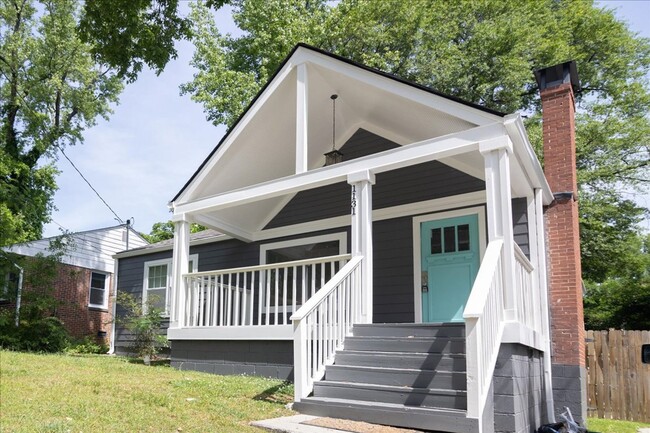 Photo - Newly Renovated 3/2 Feet From Atlanta Belt...