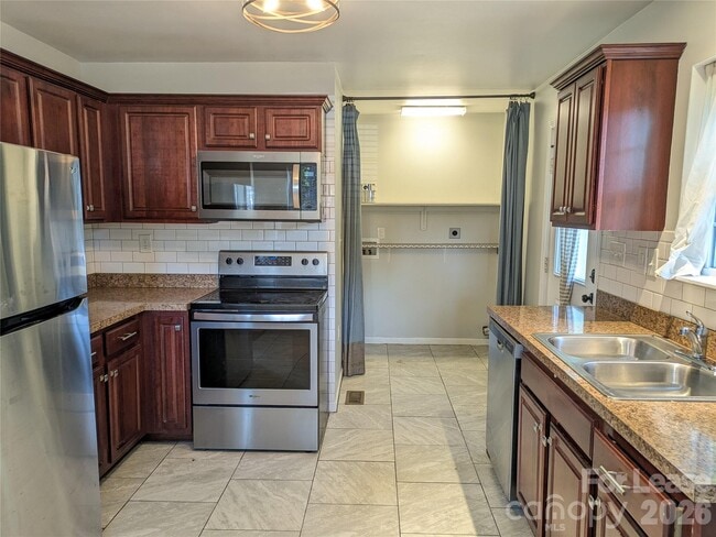 Photo - 322 Clover St
