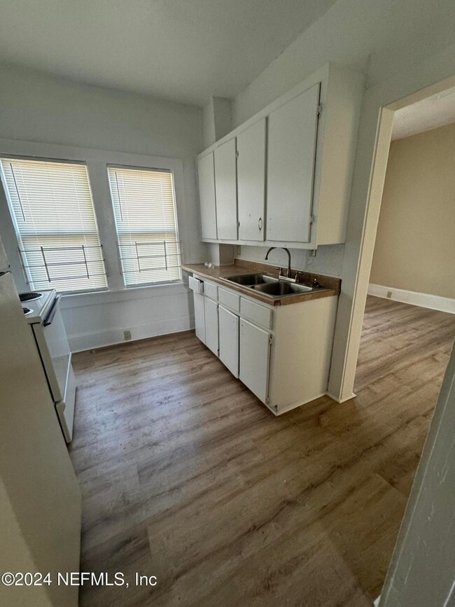 Photo - 2965 Thomas St