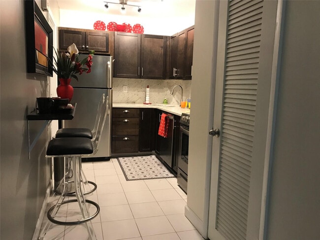 Photo - 1950 N Andrews Ave Unidad 103D