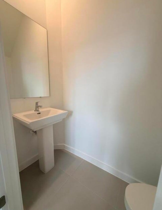 Photo - 147 Lakeside Lndg Dr
