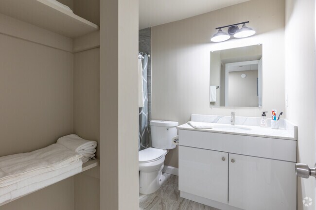 Model - 1BR, 1BA - 783SF - Batrhoom