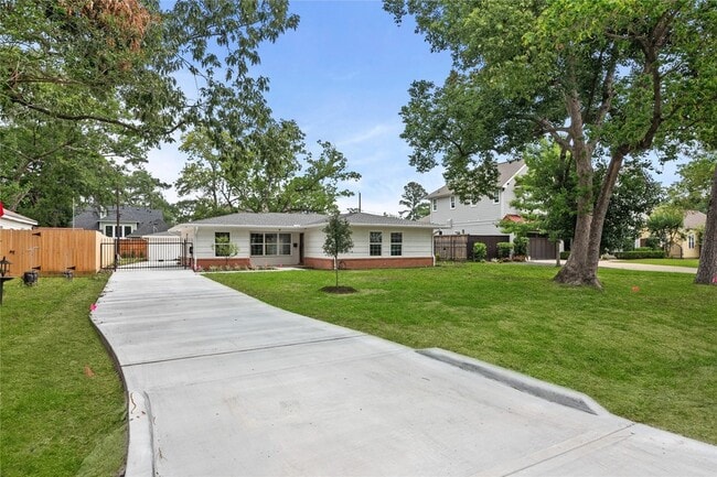 Photo - 312 W 31st St House