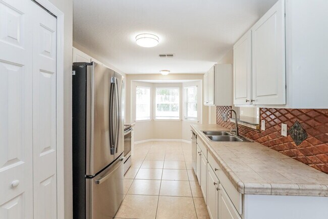 Photo - 39 Peterlee Ct