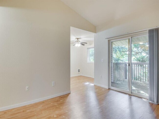 Apartamentos Cascade Woods, Aloha, OR, Puerta corrediza - Cascade Woods Apartments