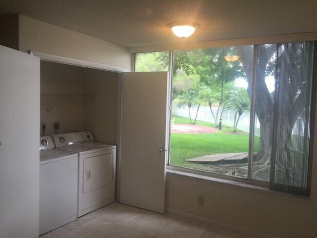 Photo - 2880 N Oakland Forest Dr Unidad 110