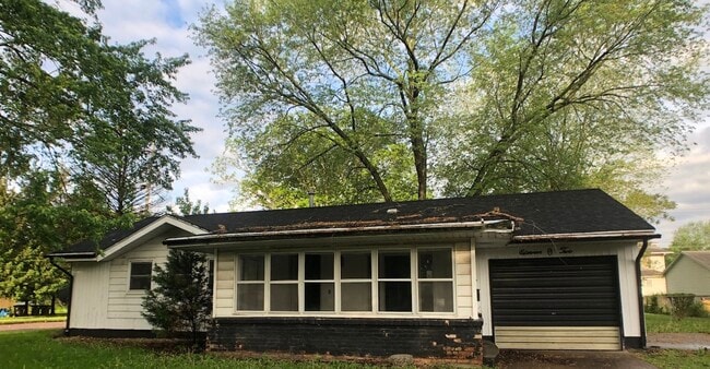 Building Photo - 1102 Harmon St