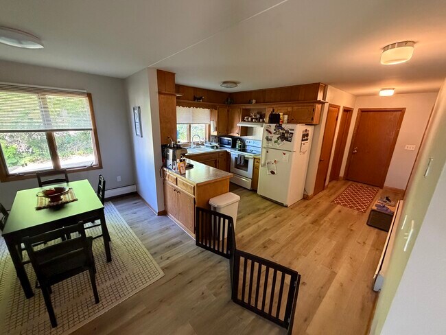 Photo - 491 Wheelock Pkwy E