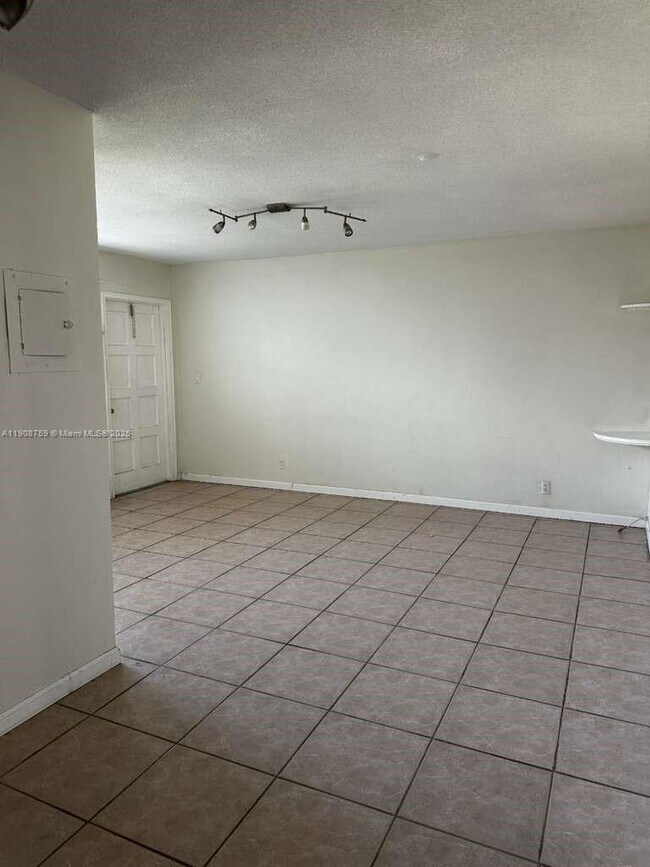 Photo - 1850 Arthur St Unit 5