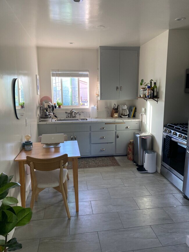 Photo - 4160 Lincoln Ave Unidad B