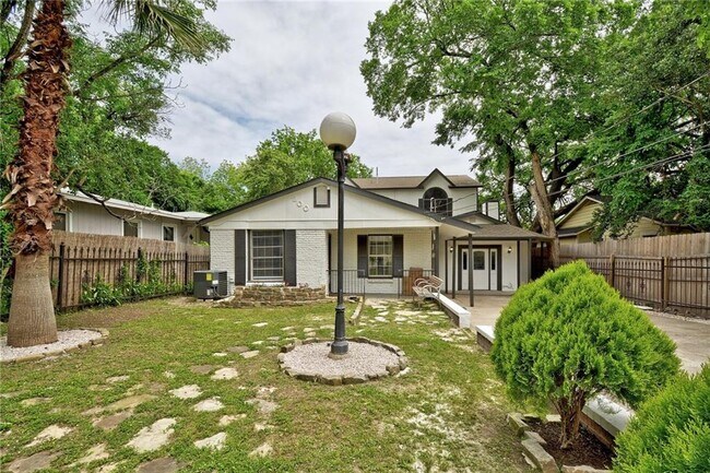 Photo - 200 Mockingbird Ln W