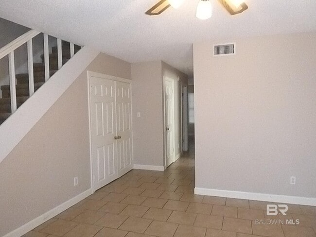 Photo - 600 Cheshire Ln