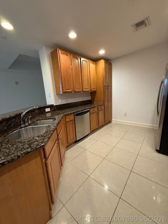 Building Photo - 16101 Emerald Estates Dr Unit 153