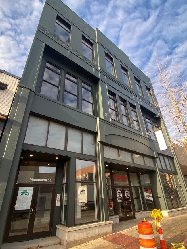 Building Photo - Spacious Loft Unit 208