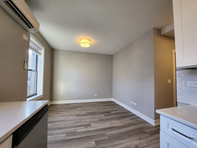 Photo - 3941 N Janssen Ave Unit 2