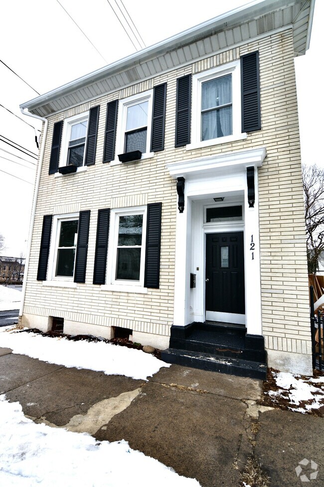 Building Photo - 121 E North St Unit 1 - 1st Floor Rental