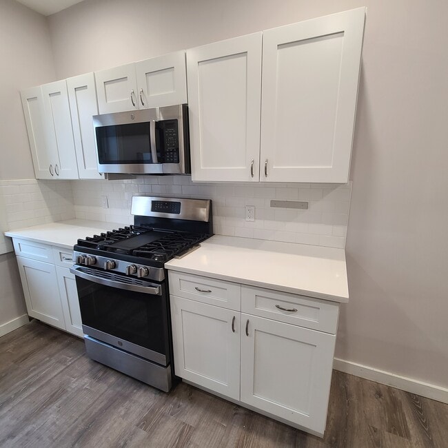 Building Photo - 39 74th St Unit E3