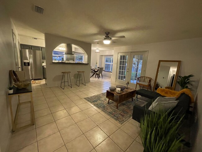 Cozy & Spacious 3-Bed Home in McAllen! - Cozy & Spacious 3-Bed Home in McAllen!