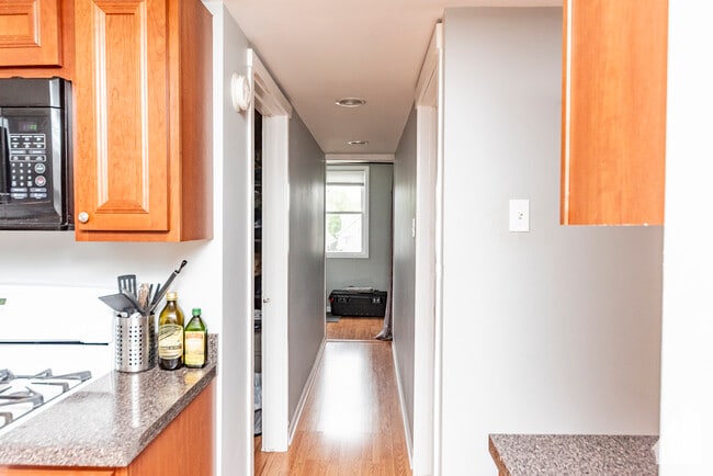 Photo - 1332 W Barry Ave Unit 3