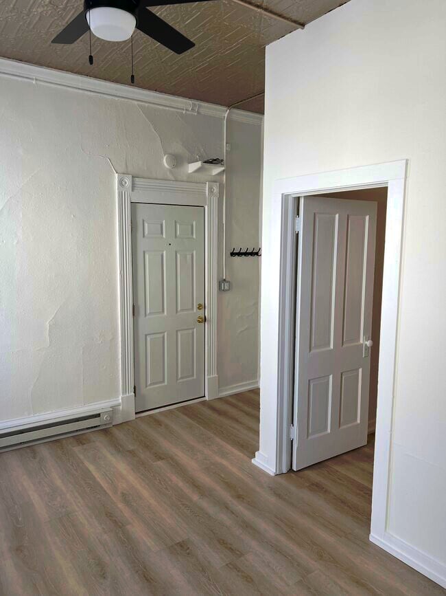 Photo - 113 1/2 Main St E Unit #6