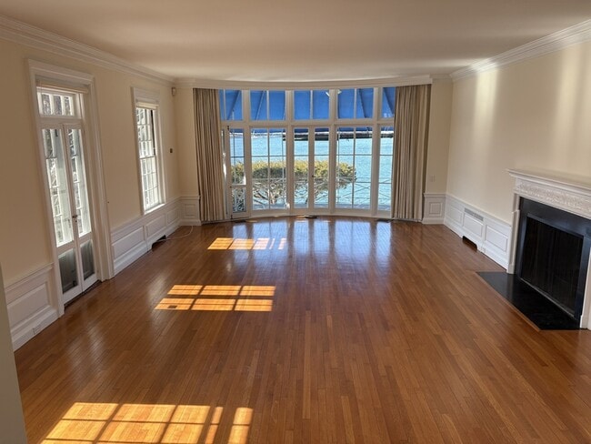 Photo - 700 Steamboat Rd