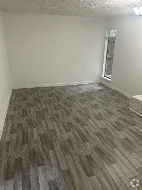 Building Photo - 106 Oak St Rental