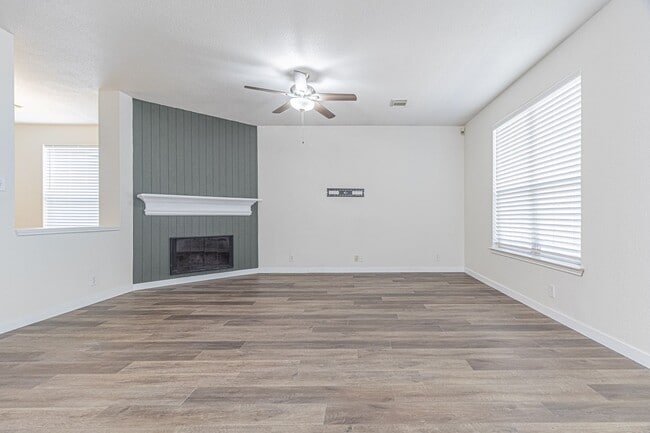 Photo - 213 Tapwood Ln