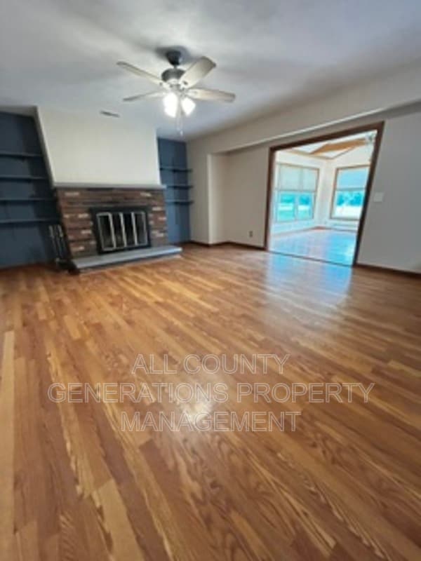 Photo - 2281 Weymouth Rd