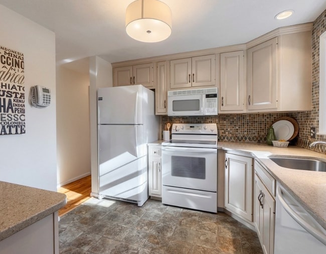 Photo - 438 Old Bedford Rd