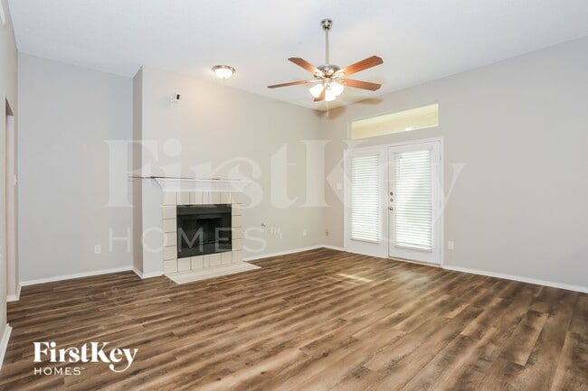 Photo - 925 Parkwood Trail