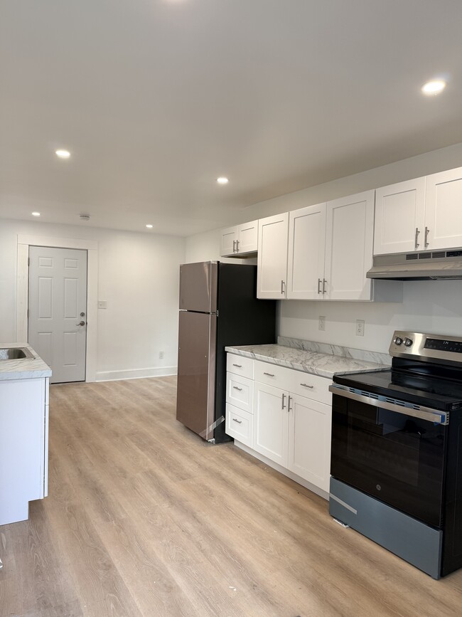 Building Photo - 33 Main St Unit 33