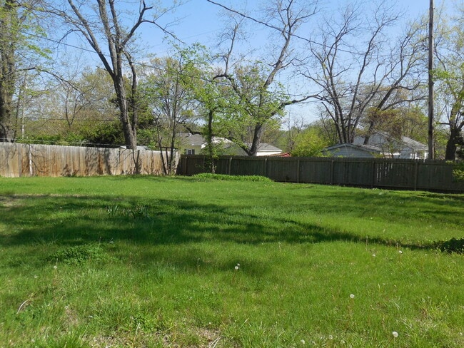 Photo - 2021 Stratford Rd