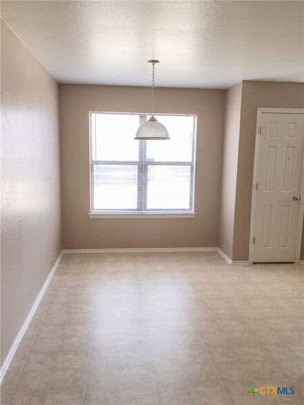 Photo - 306 Sumac Trail